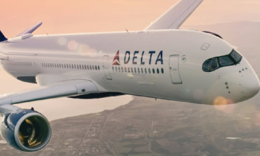 „Tocmai am auzit bubuitura în avion”. Un avion care ateriza la Chicago a intrat în contact cu un foc de artificii