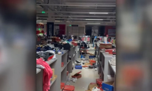 Magazinul unui brand care pleacă din România, devastat după ce a anunțat reduceri de 50%. „Pare că a fost vizitat de o tornadă”