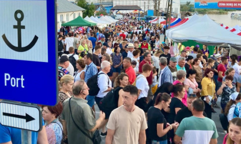 Sute de oameni au mers în Deltă la un festival de borș care nu are loc. Cum au fost păcăliți turiștii de inteligența artificială