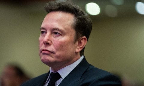 Elon Musk i-a spus unei foste iubite că are nevoie de „o legiune de copii înainte de începerea unui război civil”