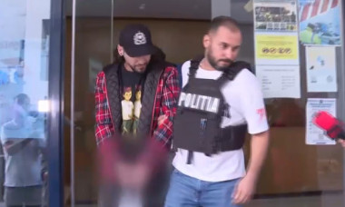 Trapperul Ian, care a urinat pe scenă în timpul concertului, își cere acum scuze: „Știu că sunt idiot, dar nu m-am gândit”