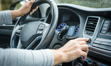 Butonul din mașină care poate influența consumul de carburant. Ce spun specialiștii despre riscul de uzură a componentelor auto