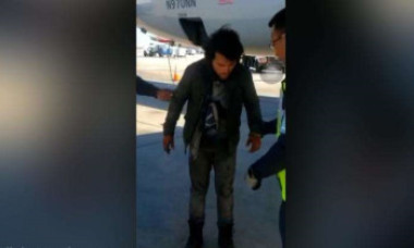 Un migrant a zburat trei ore în trenul de aterizare al unui avion. Angajații aeroportului, la destinație: "A supraviețuit"