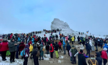 Mii de turiști s-au înghesuit la Sfinx, să vadă dacă apare piramida energetică. Unii au rămas blocați pe munte și au chemat Salvamontul