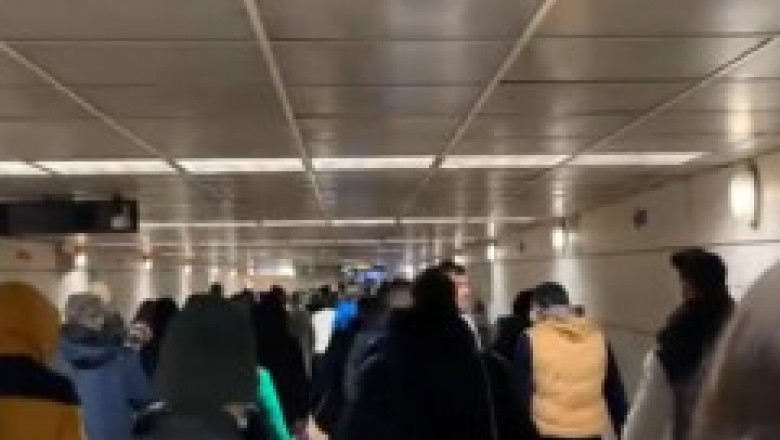 Luați prin surprindere de greva șoferilor STB, bucureștenii s-au înghesuit la metrou