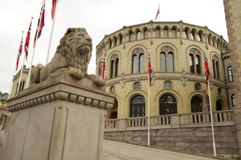norvegia parlament - GettyImages-127920630 1