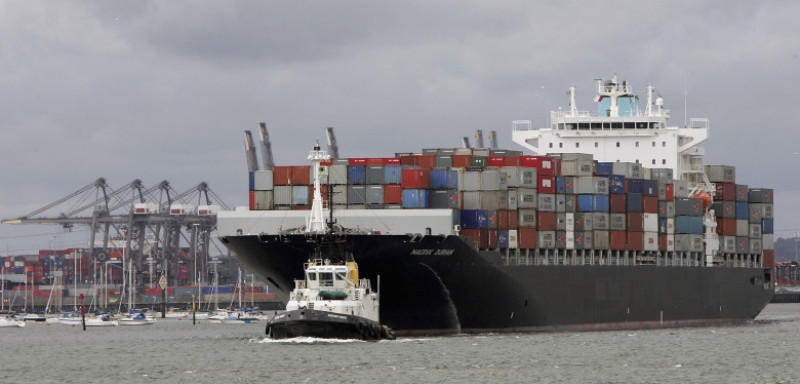 vapor cargo nava containere GettyImages-71237183