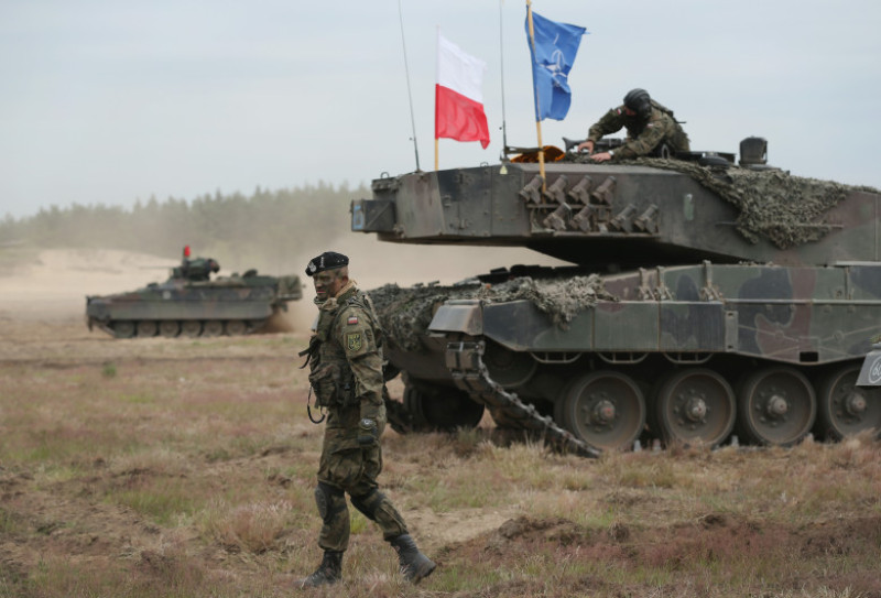 polonia nato armata steag GettyImages-477571552