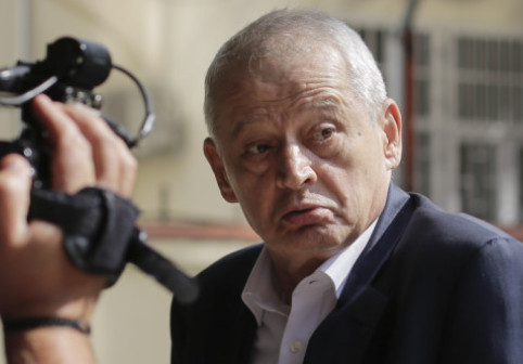 FOTO Sorin Oprescu, fotografiat relaxându-se la terasă, în Grecia. Fostul edil, condamnat la 10 ani de închisoare, nu poate fi extrădat