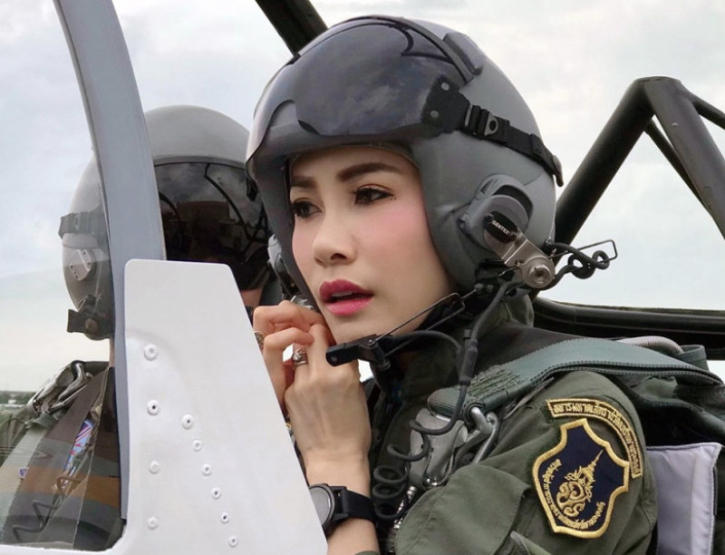 consoarta regele Thailandei