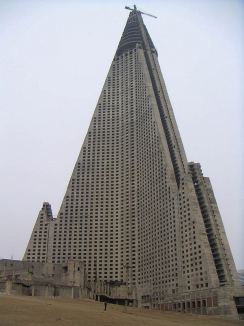 hotelul-pierzaniei-phenian-in-constructie