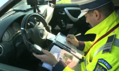 Un șofer băut a sărit în Dâmbovița de teama poliției. Ce s-a întâmplat cu el