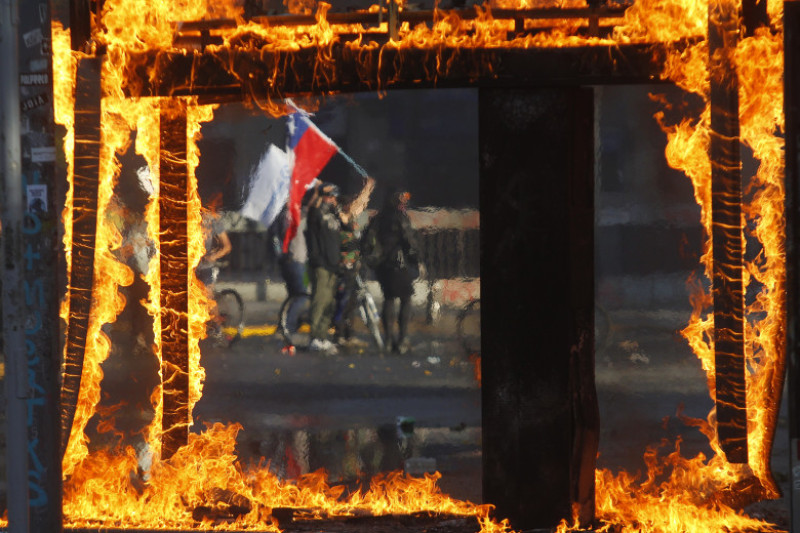 Protests Continue In Chile After President Piñera Declared State of Emergency And Suspended Subway Fare Hike