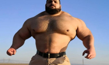 Cum a devenit, de fapt, celebru luptătorul poreclit „Hulk iranian”. Competiția în care s-a înscris din 2020