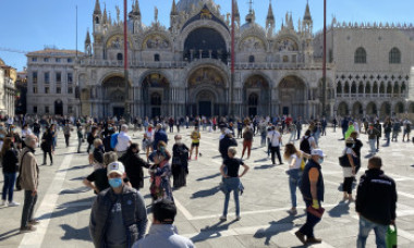 Italienii, șocați de prețurile de după redeschiderea barurilor: „La masă tarifele se triplează”. Cât costă o cafea și un suc la Veneția