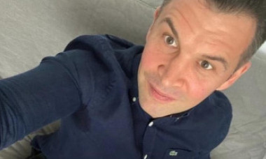 Ministrul Stroe, fără pantaloni la un interviu televizat online. „N-am o problemă că am devenit viral”
