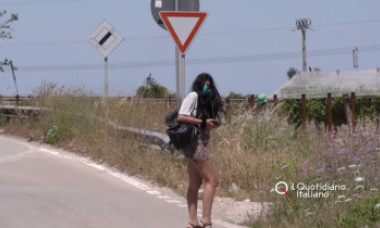 VIDEO. Prostituatele românce din Italia au ieșit la muncă cu măști, gel dezinfectant și termoscanere