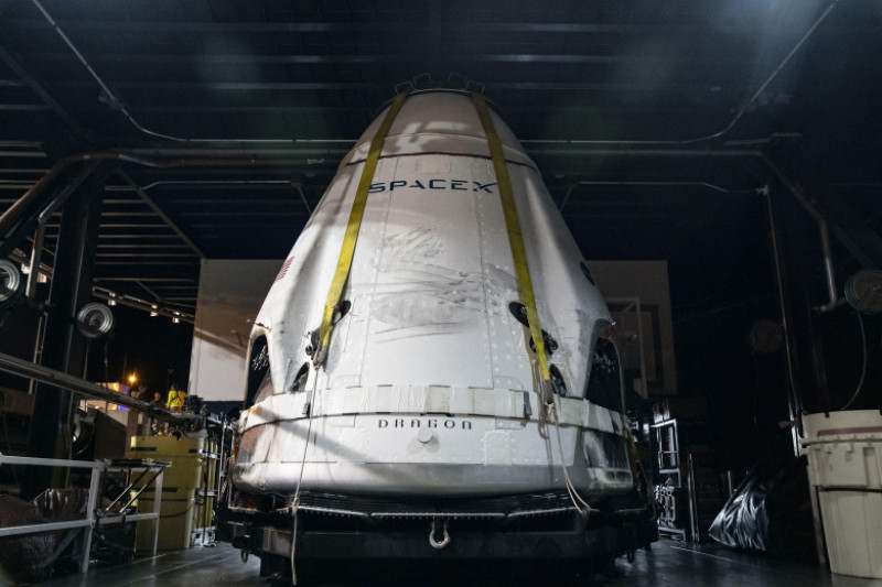 Το διαστημικό σκάφος SpaceX Crew Dragon εκφορτώνεται από το πλοίο ανάκτησης της εταιρείας, Go Searcher, στο Port Canaveral της Φλόριντα μετά το αβέβαιο In-Flight Abort Test, στις 19 Ιανουαρίου 2020. Η SpaceX και η NASA στοχεύουν στις 27 Μαΐου για την κυκλοφορία του Crew του Falcon 9.