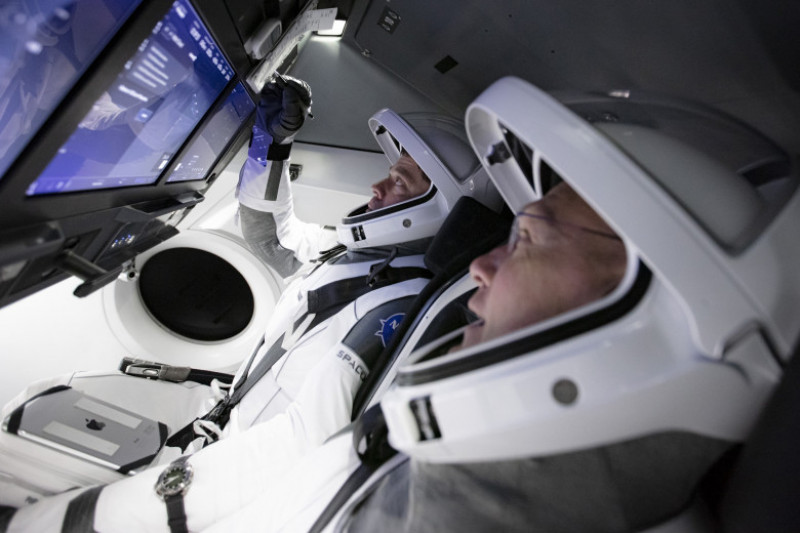 NASA, SpaceX Simulate Upcoming Crew Mission with Astronauts