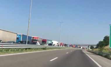 VIDEO. Cozi kilometrice la vama Kulata. Turist român: „Ne-am dus cu măști, se uitau la noi ca la extratereștri”