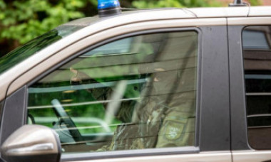 „Rambo” din Germania a reușit să dezarmeze 4 polițiști într-o pădure cu un pistol și un arc cu săgeți