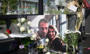 Șoferul de autobuz bătut de pasagerii cărora le-a cerut să poarte mască a murit. Oamenii au ieșit în stradă în urma tragediei