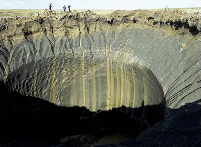 crater in permafrostul siberian