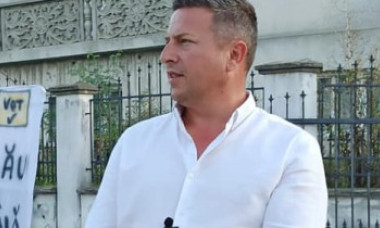 Primarul care și-a filmat fetița dezbrăcată, în timp ce o umilea. Modul uluitor în care se apără edilul