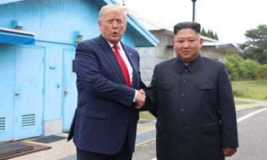 Donald Trump și Kim Jong Un, la un pas să declanșeze un război atomic în 2017. SUA urmau să folosească 80 de arme nucleare
