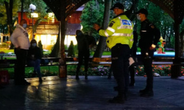 Chefurile se țin lanț în pandemie. Jandarmii și polițiștii au intervenit în forță printre petrecăreți