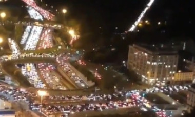 VIDEO Marea fugă din Paris, de teama carantinei. La ieșirea din oraș s-au format cozi uriașe de mașini, gările sunt sufocate
