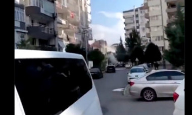 VIDEO. Cutremur puternic în Turcia. Momentul în care un bloc din Izmir se prăbușește sub privirile îngrozite ale trecătorilor