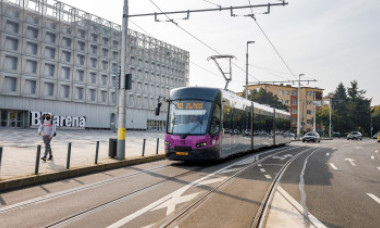 FOTO & VIDEO. Primele tramvaie noi, produse la Astra Arad, au început să circule la Cluj-Napoca. Cum arată și ce dotări au