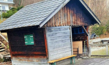 Frenezie în Austria unde un român a cumpărat cu 775.000 de euro o colibă dărăpănată de 12 mp