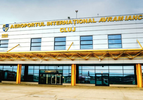 Un avion cu sute de pasageri nu a putut ateriza în Cluj deoarece controlorul de trafic a adormit în timpul serviciului