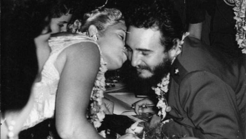 fidel castro cu o femeie - ronald telpner via daily mail