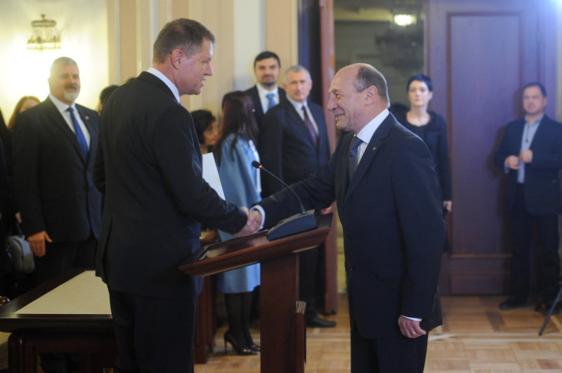 Klaus Iohannis si Traian Basescu, la ceremonia de investire de la CCR - presidency.ro
