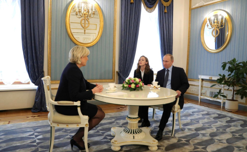 le pen la masa cu putin - kremlin