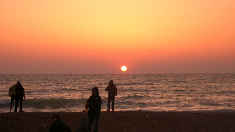 1024px-Vama_Veche_sunrise