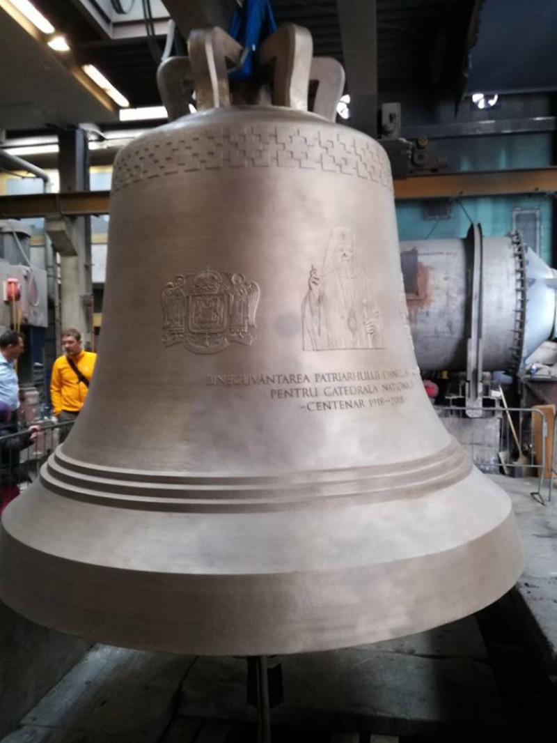 Foto Cel Mai Mare Clopot Din Europa Are Basorelief Cu Chipul Patriarhului Daniel
