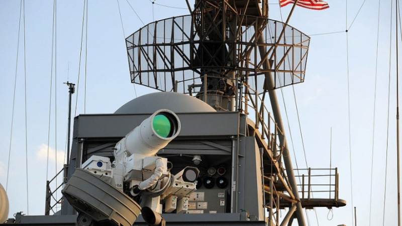 tun-cu-laser-pe-nava-de-razboi-uss-ponce
