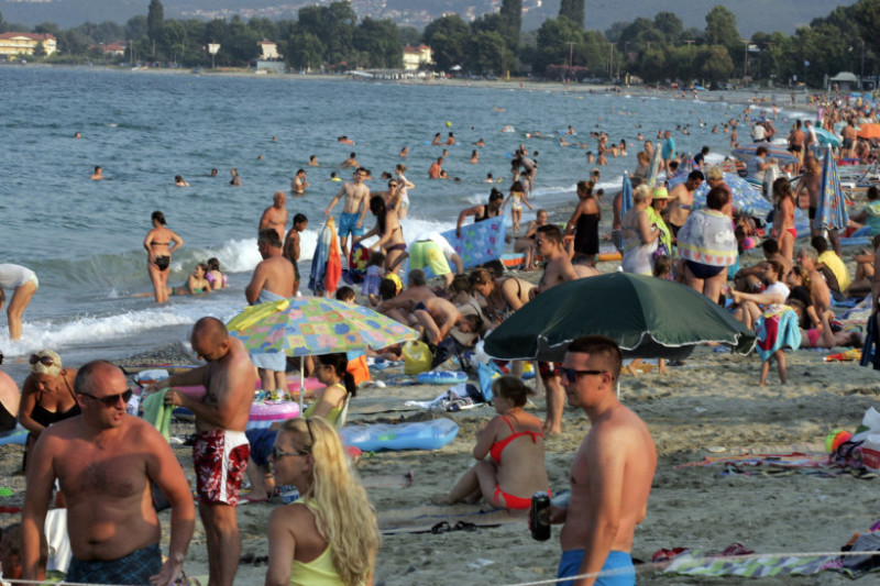 Tourists Flock To Greek Resorts In Spite of Looming Crisis