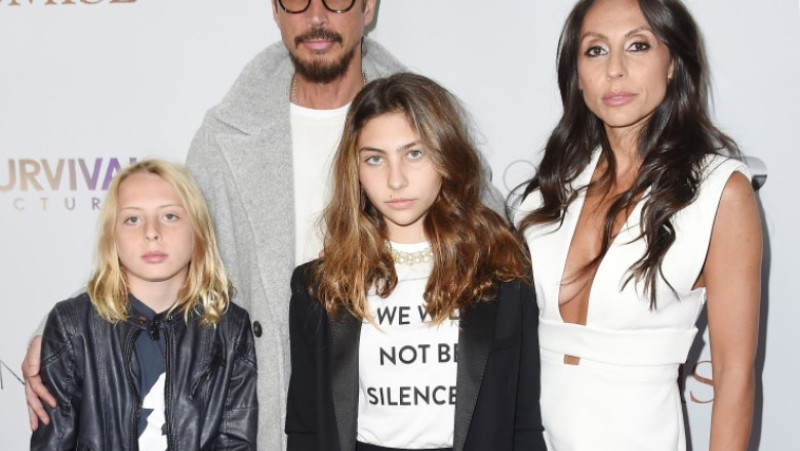 cris cornell si familia crop