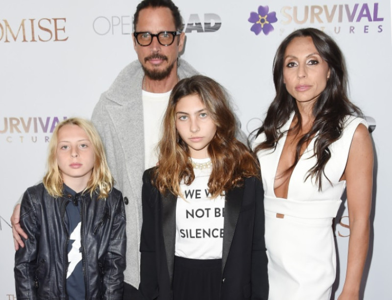 cris cornell si familia crop