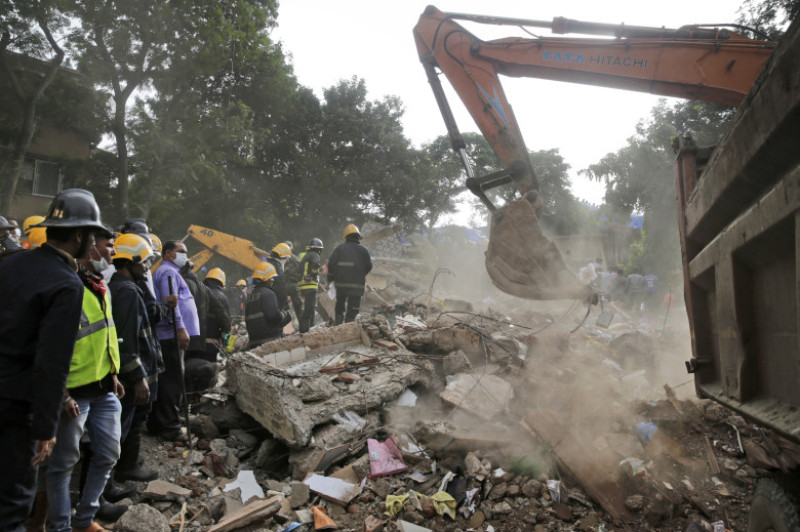 India Building Collapse