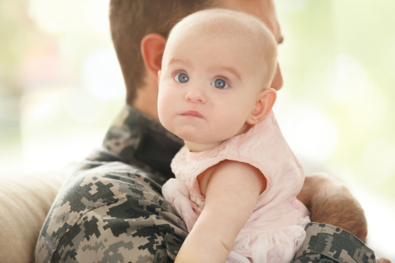 copil soldat brate shutterstock_583283404
