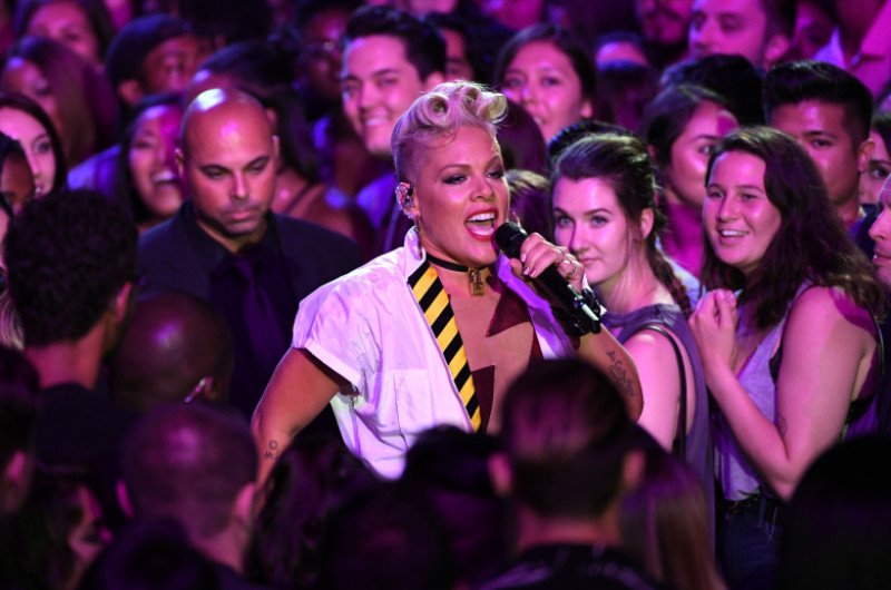 2017 MTV Video Music Awards - Fixed Show