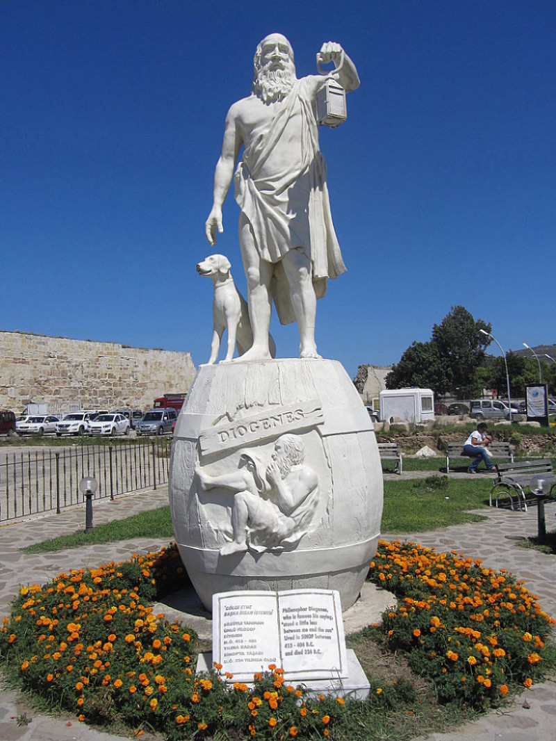 800px-Diogenes_statue_in_Sinop-full