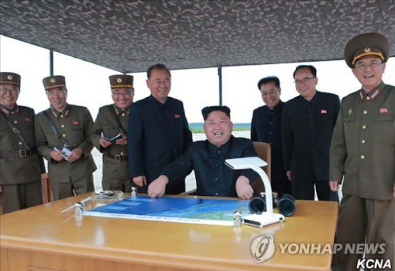 kim jong un rade cu militarii - kcna