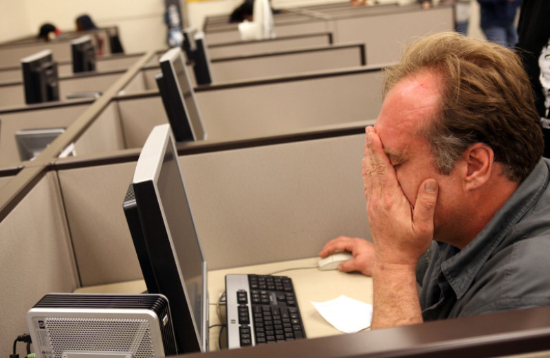 Weekly Jobless Numbers Unexpectedly Rise